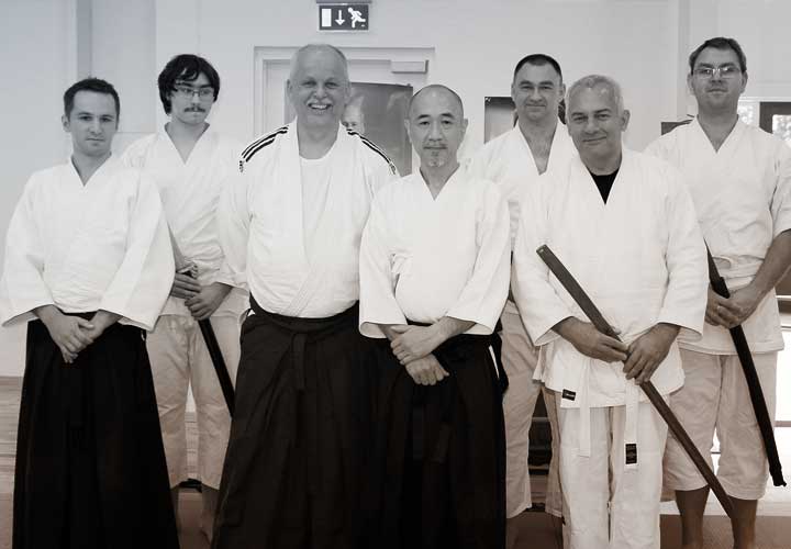 Zdjęcie Roberta Rittera z kolegami w kimonach